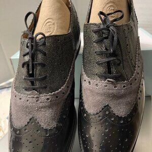 Pertini lace up oxfords.